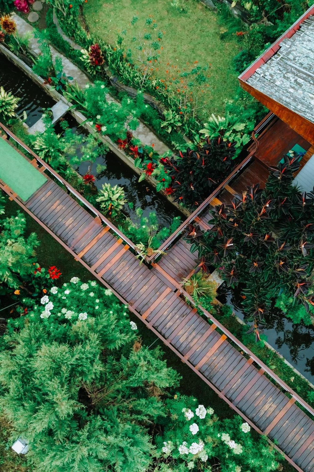 Pondanu Cabins By The Lake Bedugul  Exterior photo